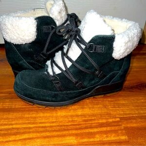 Sorel Evie Cozy Lace Up Wedge Boots size 8